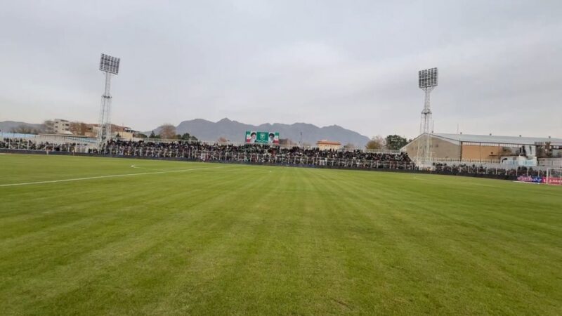 حواشی جنجالی دیدار خیبر و استقلال؛ ورزشگاه پر، موسیقی محلی جذاب و حضور بانوان هیجان‌انگیز!
