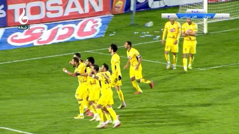 فرشید اسماعیلی چگونه گل سوم فجر سپاسی را به ملوان زد؟ واکنش داغ هواداران و بازیکنان!