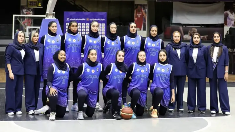 تصاویر تکان‌دهنده از سردرگمی دختران بسکتبالیست استقلال در فرودگاه!