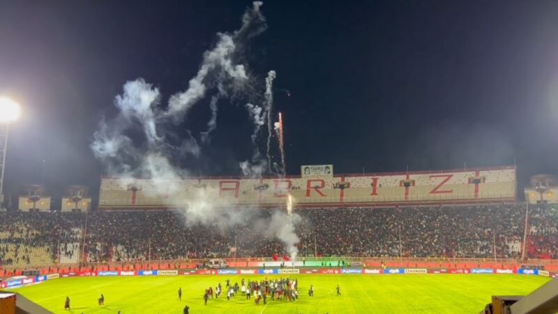 آتش‌بازی مهیج در ورزشگاه یادگار امام پس از برد تاریخی تراکتور مقابل پرسپولیس!