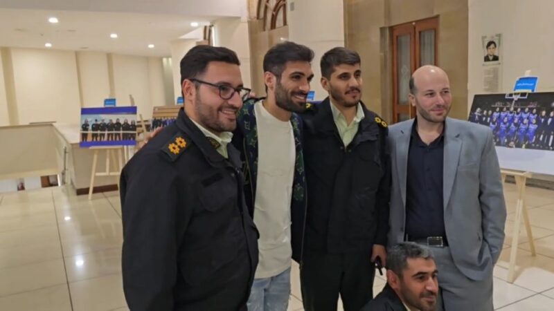 لحظه‌ای جذاب؛ سلفی هواداران استقلال با یاسر آسانی و عارف آقاسی که همه را شگفت‌زده کرد!