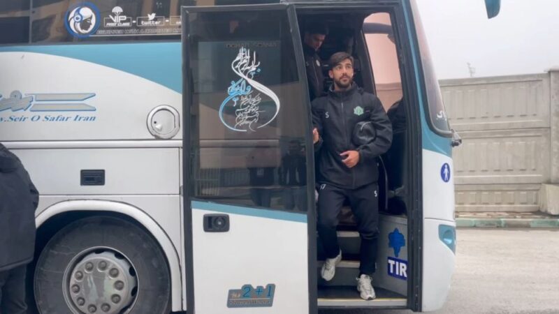 ورود هیجان‌انگیز تیم‌های آلومینیوم و ملوان به ورزشگاه؛ تماشاگران آماده شور و هیجان!