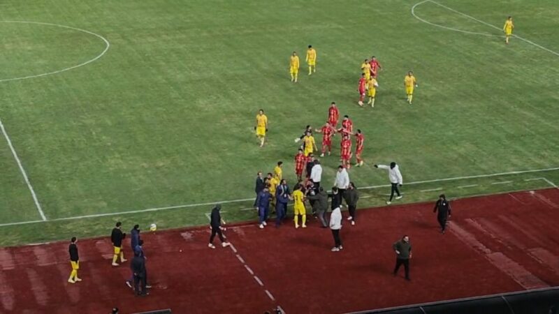 لحظات داغ پایانی فجرسپاسی و فولاد که همه را شوکه کرد!