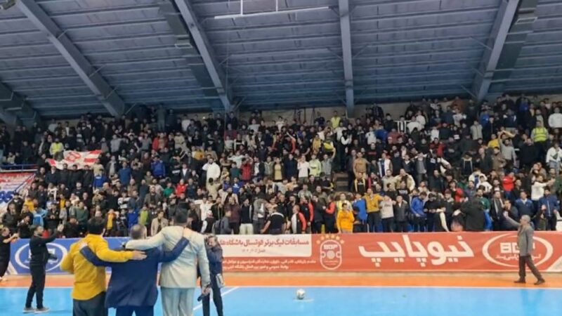 جو بی‌نظیر هواداران گیتی پسند اصفهان پیش از بازی مقابل گهر زمین سیرجان