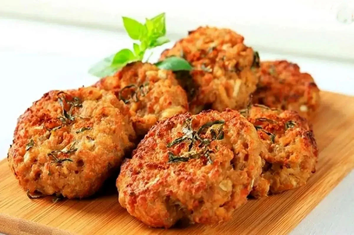 طرز تهیه کوکو مرغ کردی؛ شامی فوری و مجلسی که همه را شگفت‌زده می‌کند!