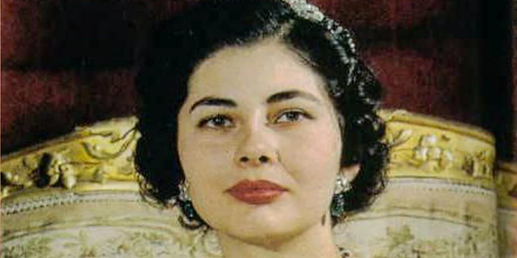 چشم‌های عروس و درخشش زمردهای شاهانه؛ راز جواهرات ملکه ثریا در روز عروسی‌اش