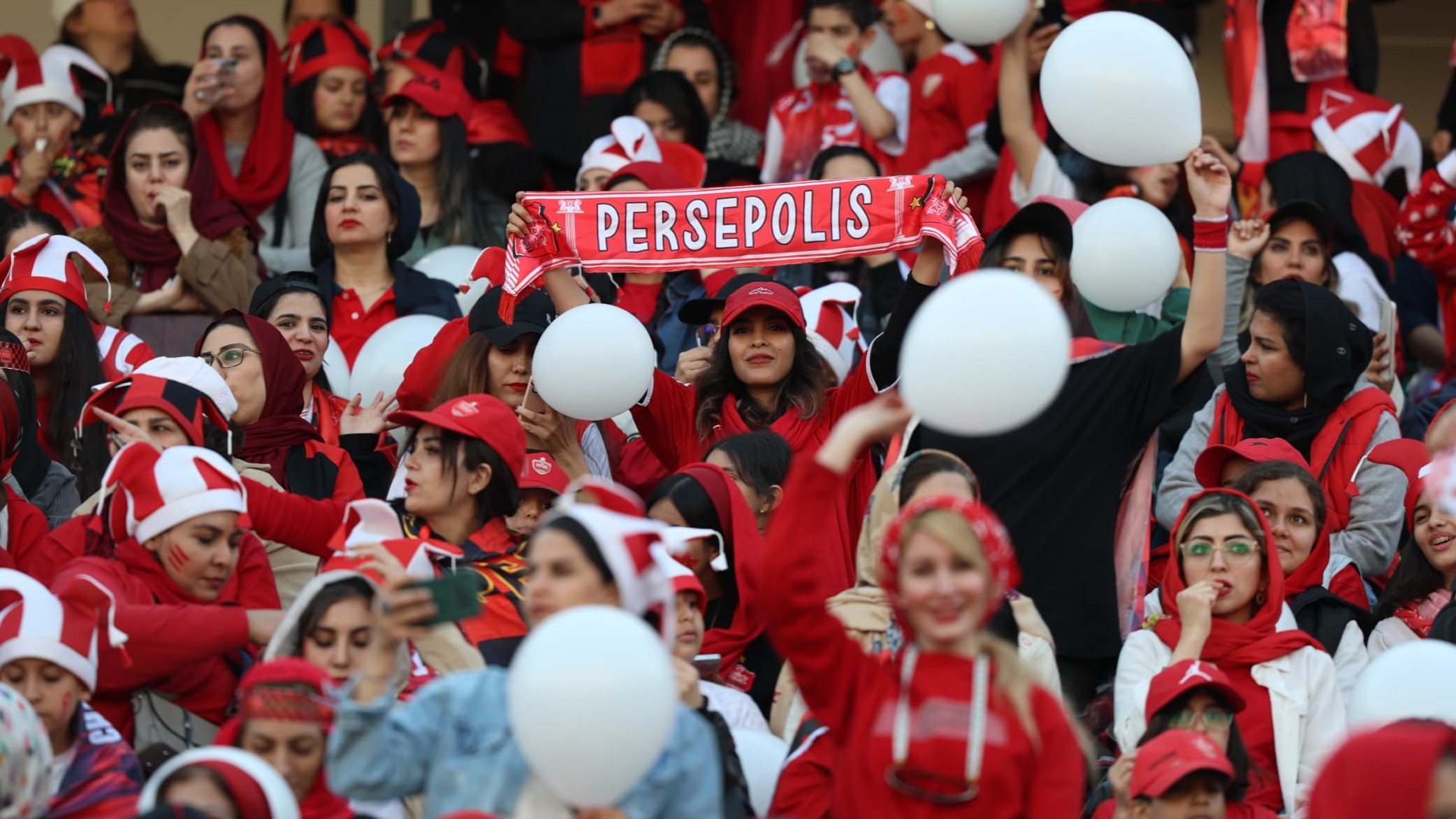 داربی پرسپولیس و استقلال در اراک با فقط ۸۰۰ تماشاگر زن؛ چرا این عدد ناچیز است؟