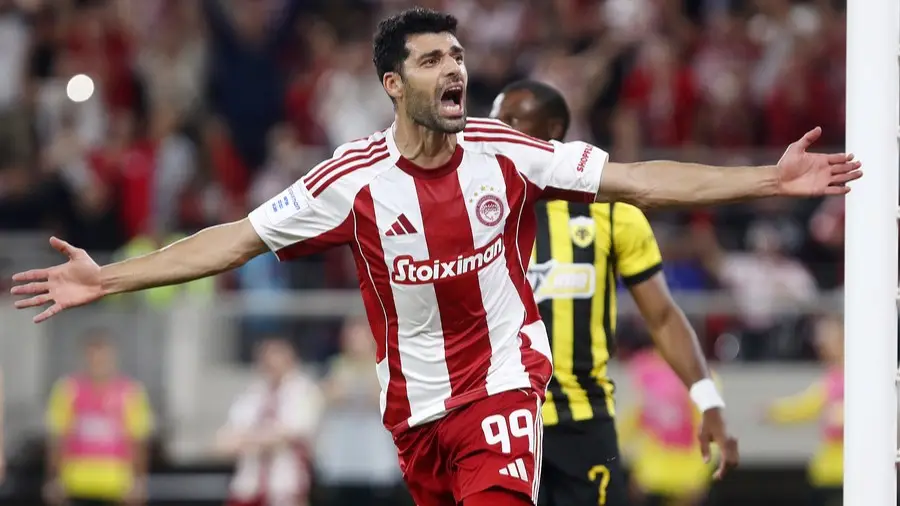 طارمی؛ قاتل خونسرد المپیاکوس که بار حمله را به دوش کشید!