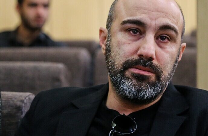 گریه های تلخ محسن تنابنده، شوهر همای پایتخت در خانه ابدی مادرش/ روحش شاد و یادش گرامی +ویدئو