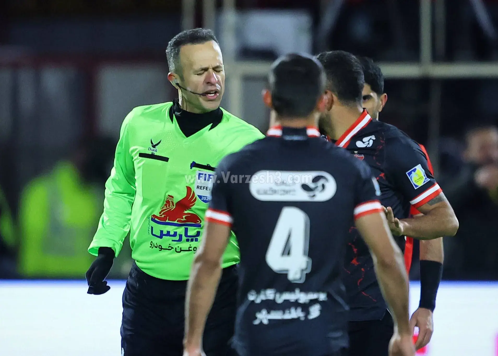 صحنه جنجالی در تراکتور – پرسپولیس؛ قضاوتی که سرنوشت بازی را تغییر داد!