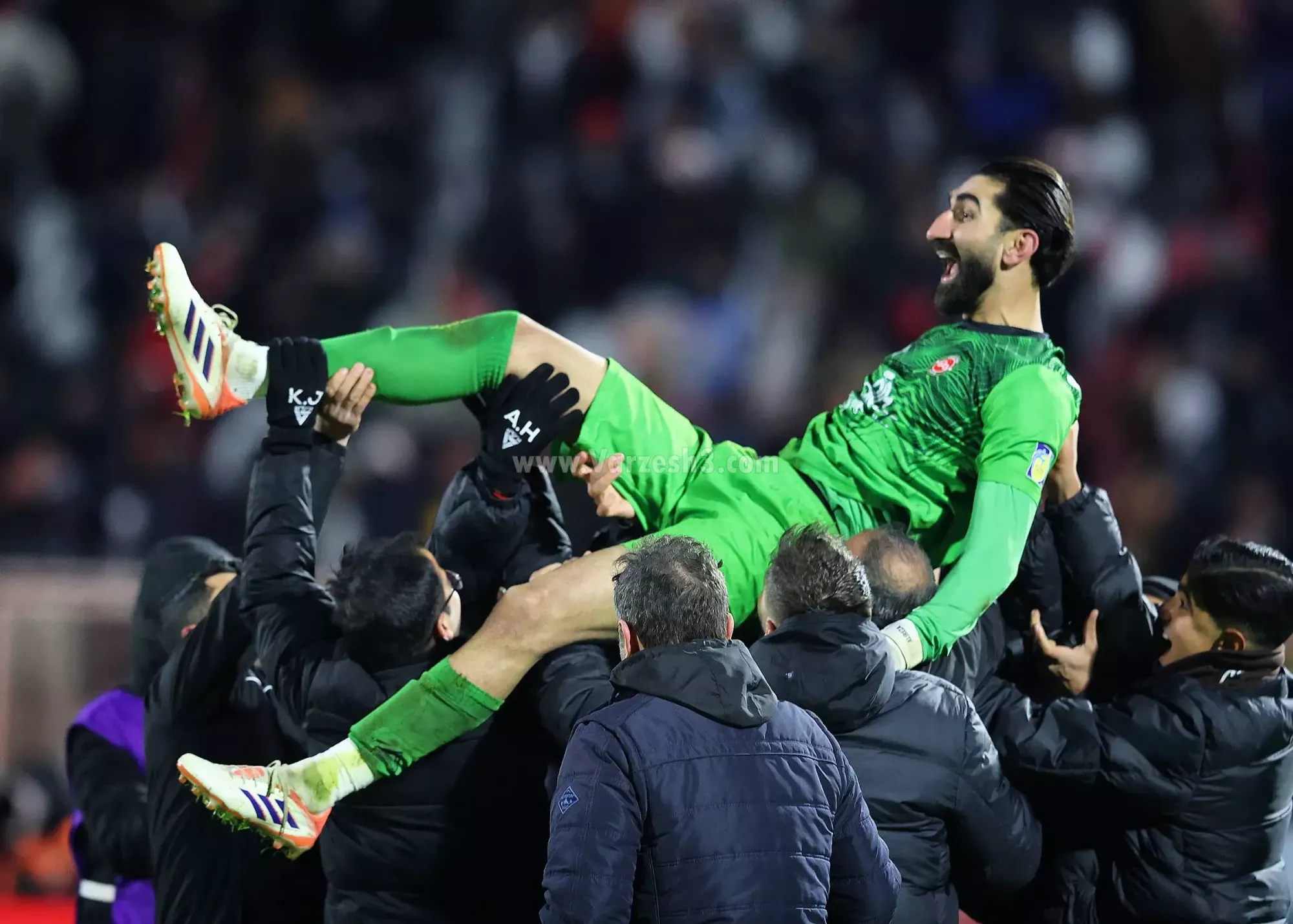 علی بیرانوند ایستگاه آخر پرسپولیس را با واکنش‌های شگفت‌انگیز ساخت!