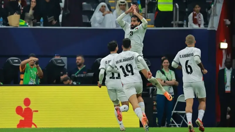 شکست شوکه‌کننده قطر در خانه با گل دقیقه 96 فلسطین؛ صدرنشینی نفس‌گیر در جام عربی 2025!