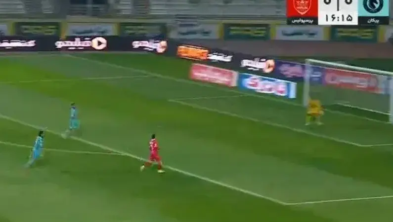 موقعیت طلایی احمدزاده: چطور این توپ گل نشد!