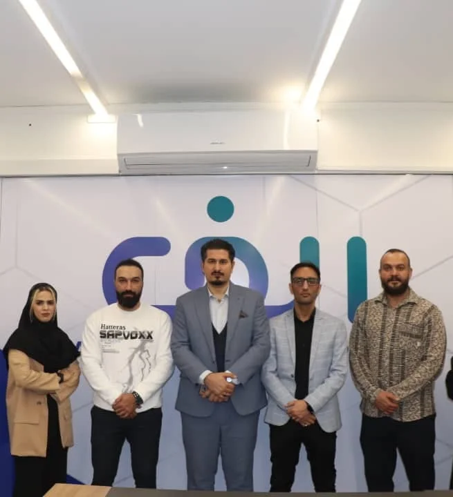سفر زمان؛ «جمشید مشایخی» در 37 سالگی در کنار «سوسن خواننده»؛ سال 50 - وب‌گردی