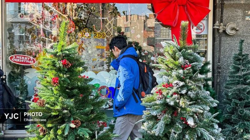 شلوغی بی‌سابقه خیابان میرزای شیرازی تهران در جشن کریسمس امشب!