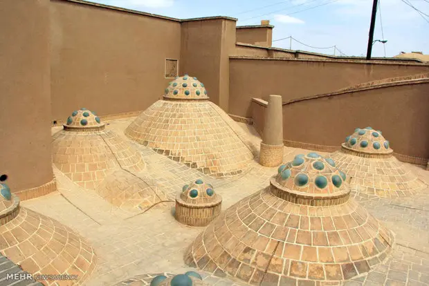 پایش اضطراری پشت‌بام‌های تاریخی کاشان قبل از بارندگی‌های فصلی آغاز شد!