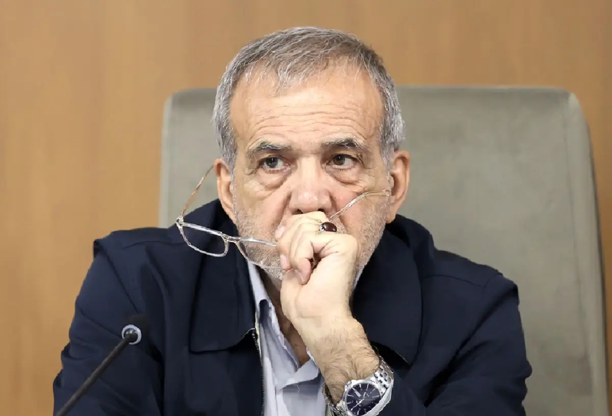 آقای رئیس جمهور، چرا در سیاست تنها مانده‌اید؟ یک نفر بیشتر کنار شما نیست!