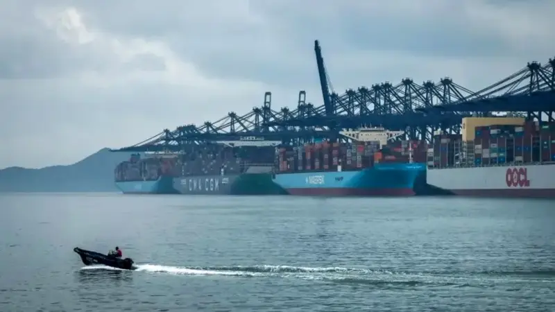 آمریکا در آب‌های دوردست، کشتی حامل محموله حساس از چین به ایران را توقیف کرد