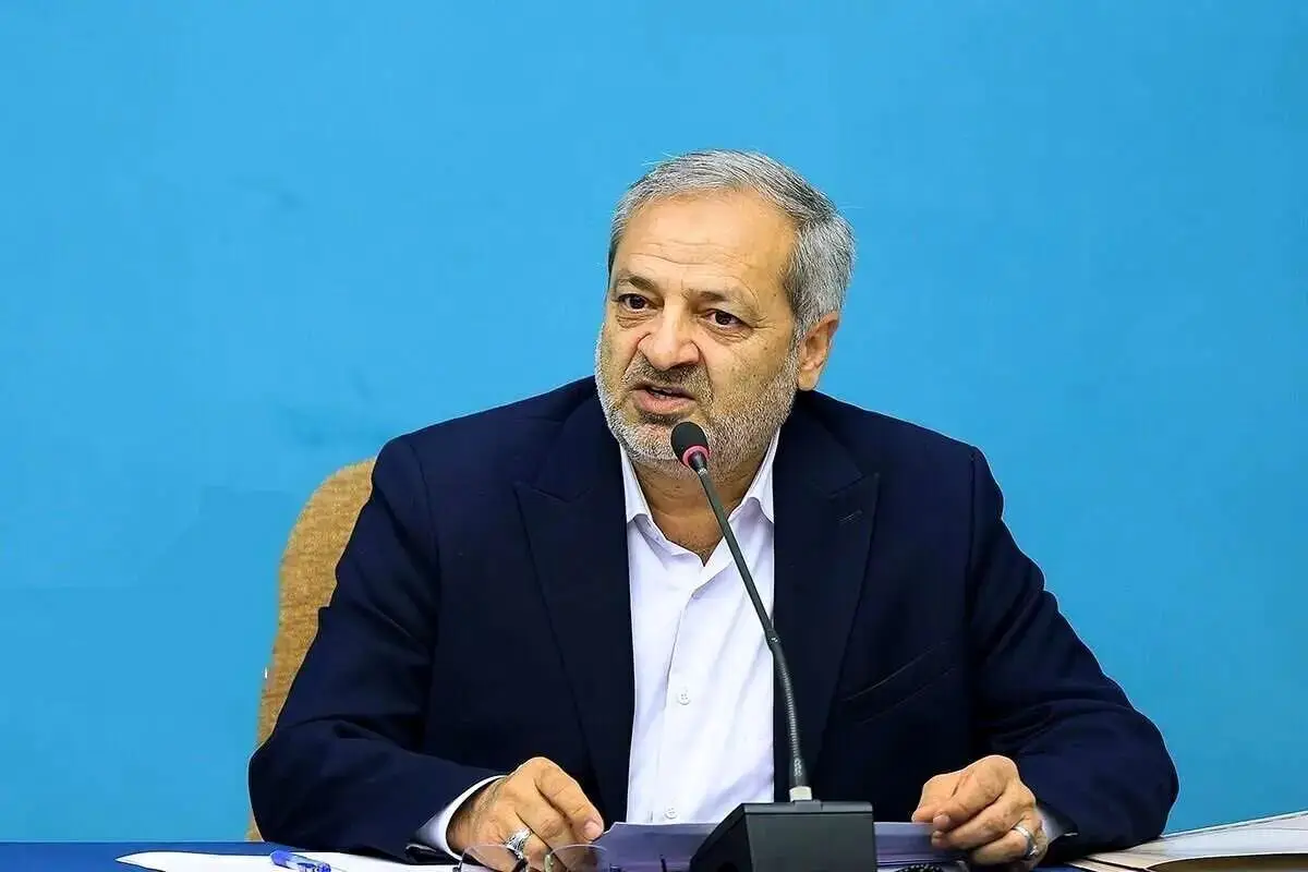 وزیر آموزش‌وپرورش: گوش دادن آهنگ در مدرسه بی‌تربیتی نیست، اما استثناها قابل قبول نیست!