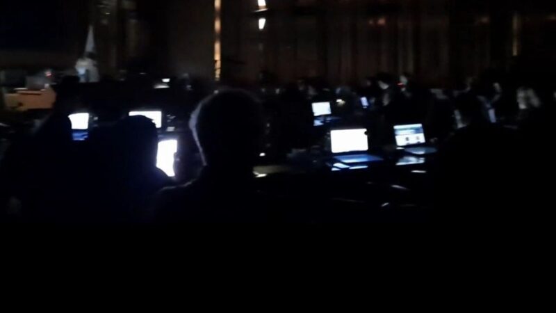 قطع ناگهانی برق در جلسه مهم شورای شهر تهران؛ چرا برق اضطراری روشن نشد؟