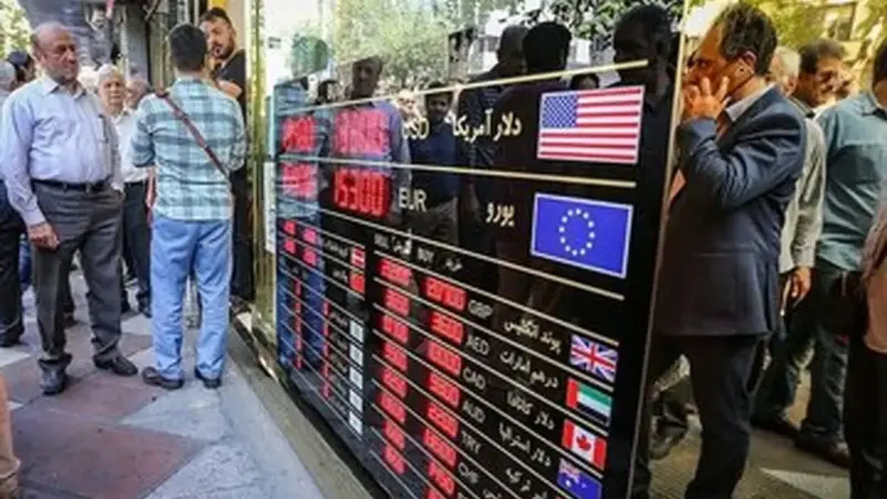 نرخ تعادلی دلار تغییر کرد؛ آیا بازار به سوی ۱۳۰ هزار تومان می‌رود؟