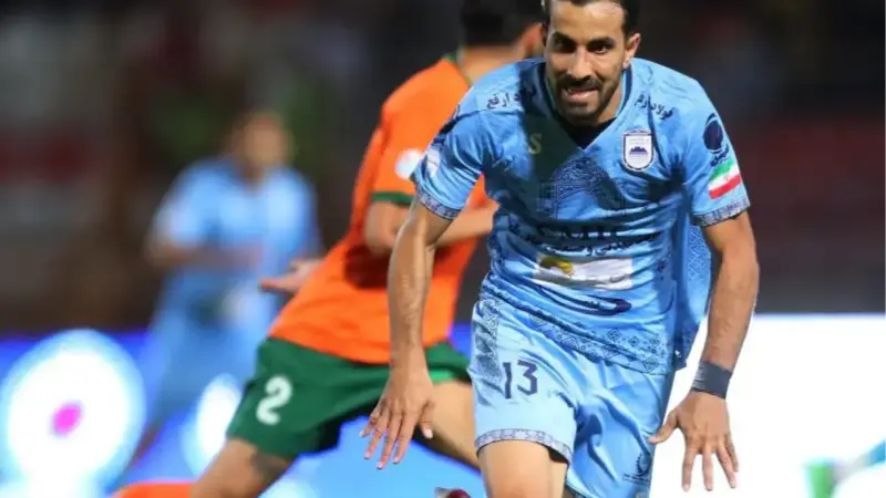 ورود برق‌آسا و گل با پای چپ؛ رضا محمودآبادی چگونه تیمش را به قله سوم رساند؟