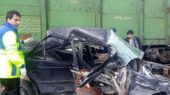تصادف هولناک قطار با پژو در ایستگاه شازند؛ یک جوان ۲۴ ساله مصدوم شد