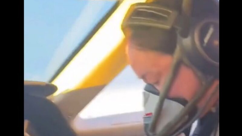 شکستن شیشه کابین در ارتفاع ۴۳ هزار پا؛ خلبانان چگونه بحران را مهار کردند؟