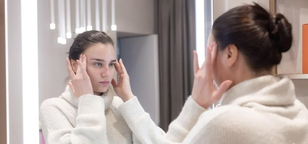 اختلالی که آینه را دشمن می‌کند؛ آیا شما هم گرفتار بدریخت‌انگاری بدن هستید؟