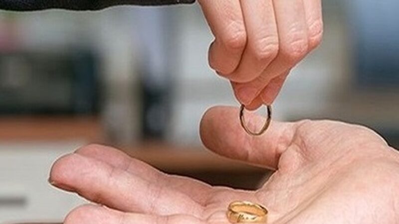 آقای پزشکیان و قالیباف؛ واقعیت تلخ طلا و طلاق را مجله‌ها چگونه روایت می‌کنند؟