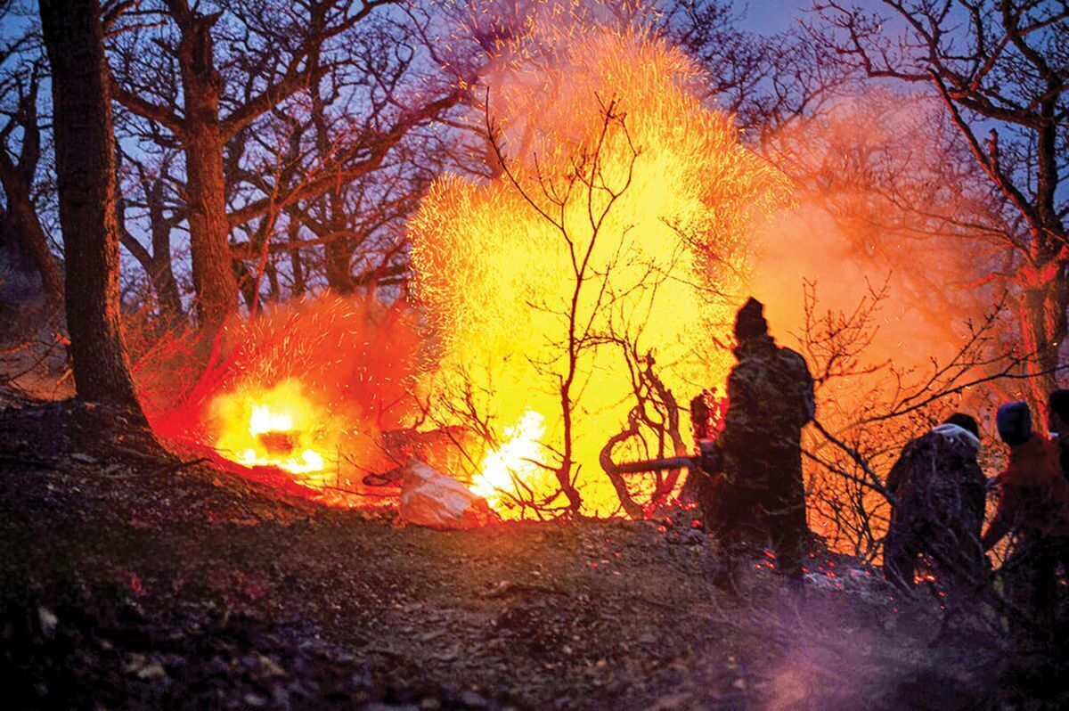 آتشِ به‌جامانده از سال‌ها پیش؛ چرا الیت در شعله‌های خاموش می‌سوزد؟