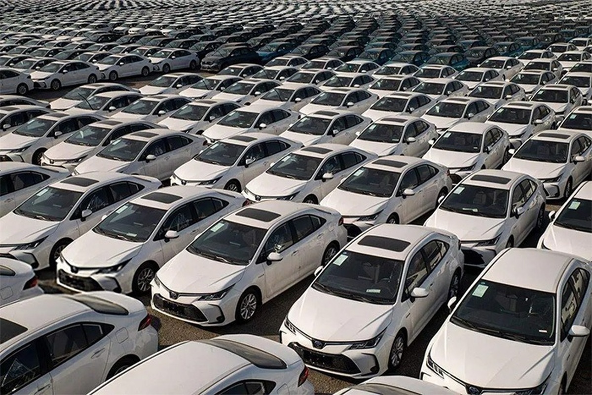 پیشنهاد جنجالی به پزشکیان؛ آزادسازی همزمان واردات خودرو و قیمت بنزین برای نجات مردم!