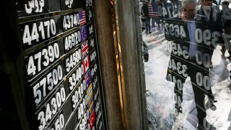 مصوبۀ دولت بازار ارز را به هم ریخت