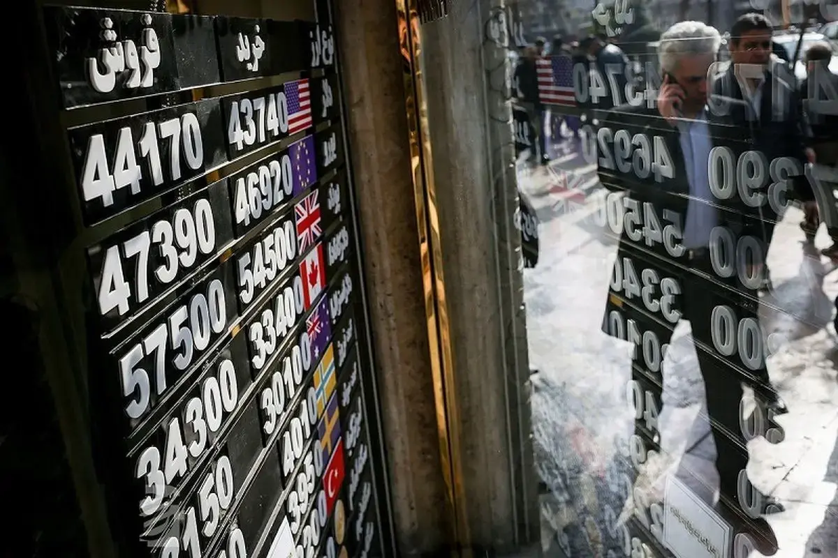 مصوبۀ دولت بازار ارز را به هم ریخت