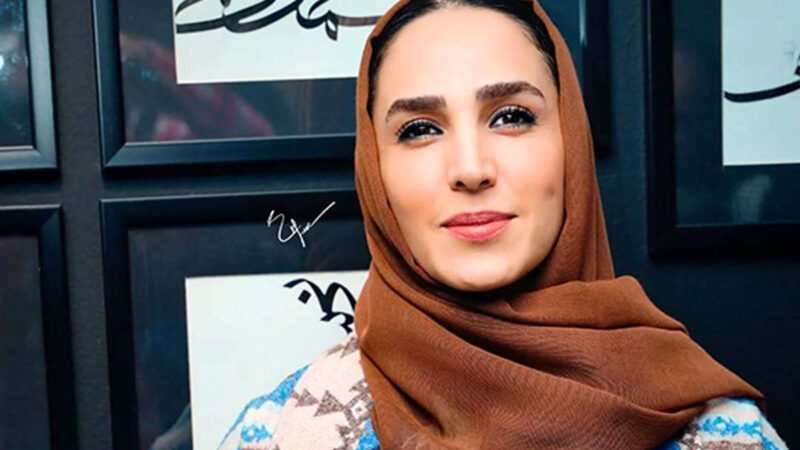 تیپ متفاوت و هنری سوگل طهماسبی در رونمایی جنجالی کتاب «من شاعر نیستم»