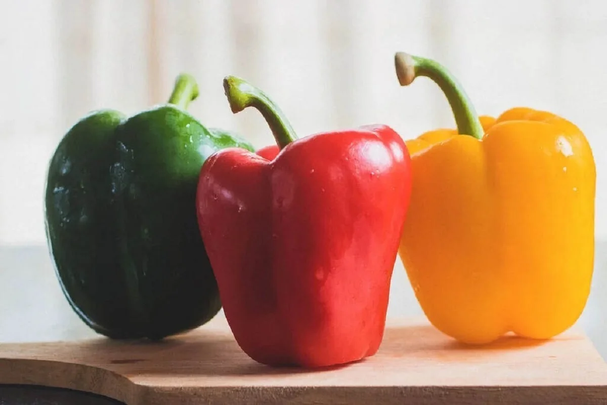 فلفل دلمه‌ای نر یا ماده؟ راز انتخاب هوشمندانه برای خوشمزگی بیشتر در آشپزی!