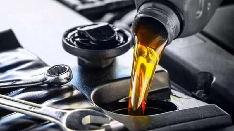 آیا تعویض روغن موتور در زمستان واقعا ضروری است؟ نکاتی که هر راننده باید بداند!