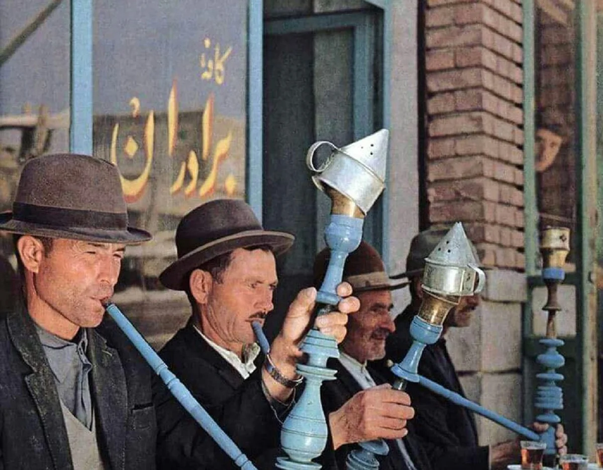 نگاهی نو به تهران سال ۱۳۵۰؛ عکس‌های دیده‌نشده از کافه برادران!