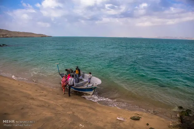 سفرهای دریایی به جزیره هنگام در ۲۵ و ۲۶ آذر به‌کلی متوقف شد!