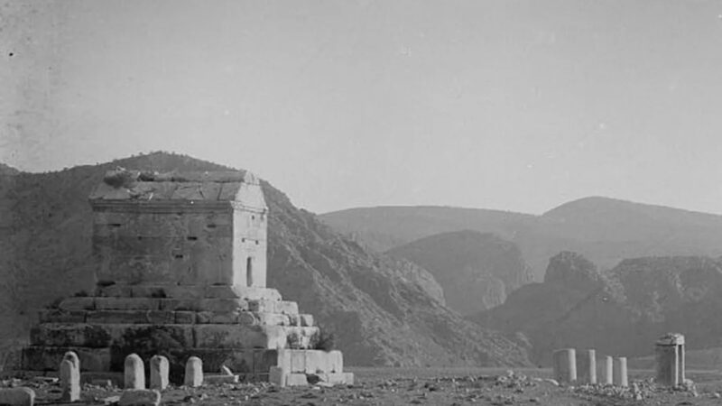 تصویر نادیده پاسارگاد یک قرن پیش؛ بدون حصار و جاده مشخص!