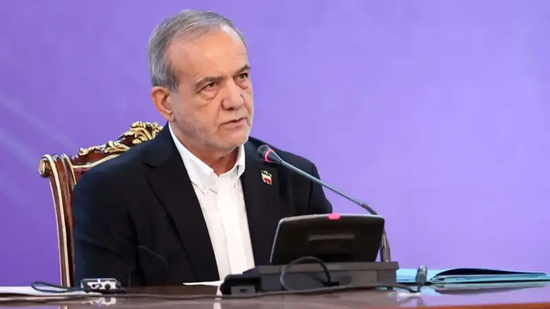 پزشکیان از روزهای دشوار ریاست‌جمهوری: باران نیامد اما مشکلات سیل‌آسا آمد!