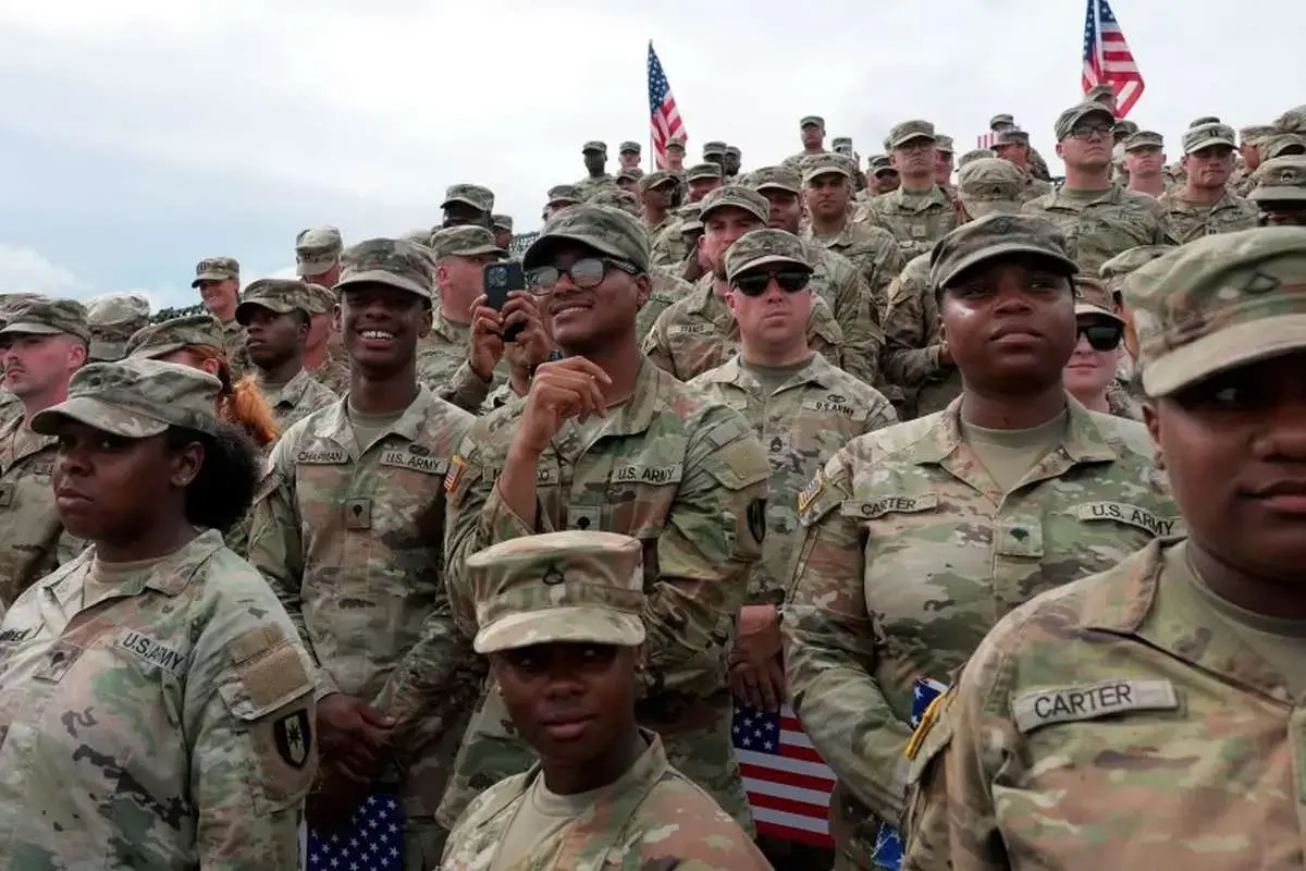 ترامپ پیش از کریسمس به یک میلیون سرباز آمریکایی چک 1776 دلاری هدیه می‌دهد!