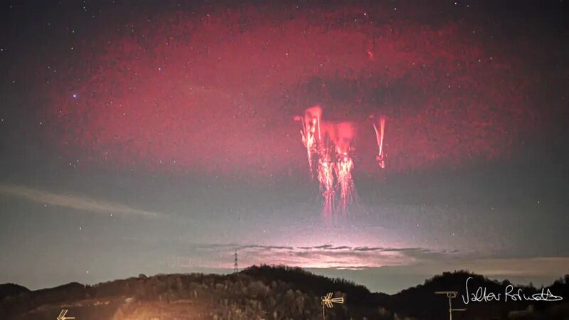 ثبت هم‌زمان دو پدیده نادر آسمانی در یک عکس بی‌نظیر در ایتالیا