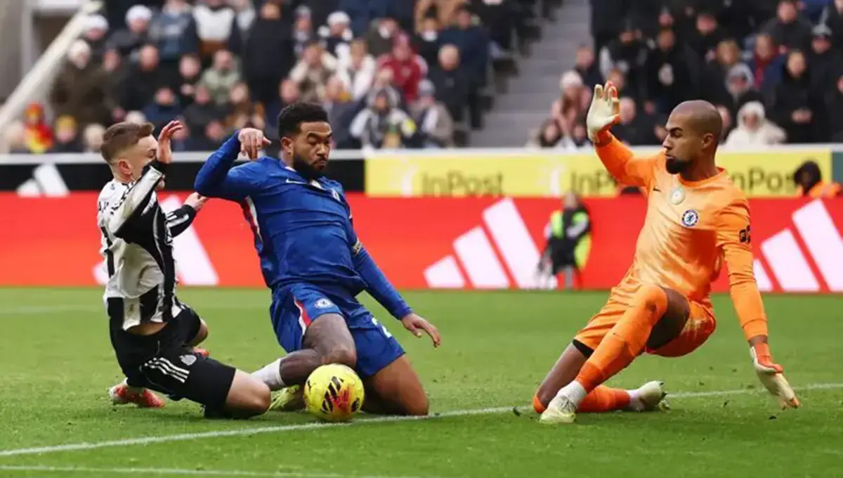 چلسی با درخشش جیمز و پدرو از شکست خانگی فرار کرد؛ نبرد نفس‌گیر در سنت جیمز پارک!