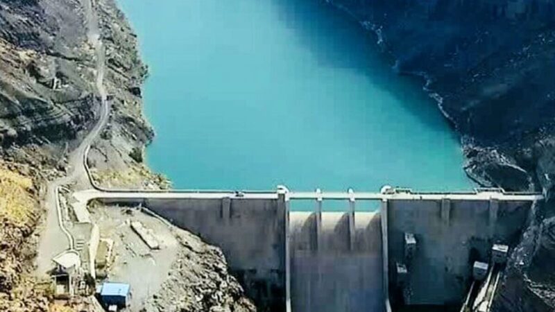 سد جگین در هرمزگان پس از بارش‌های سنگین برای نخستین‌بار سرریز شد!