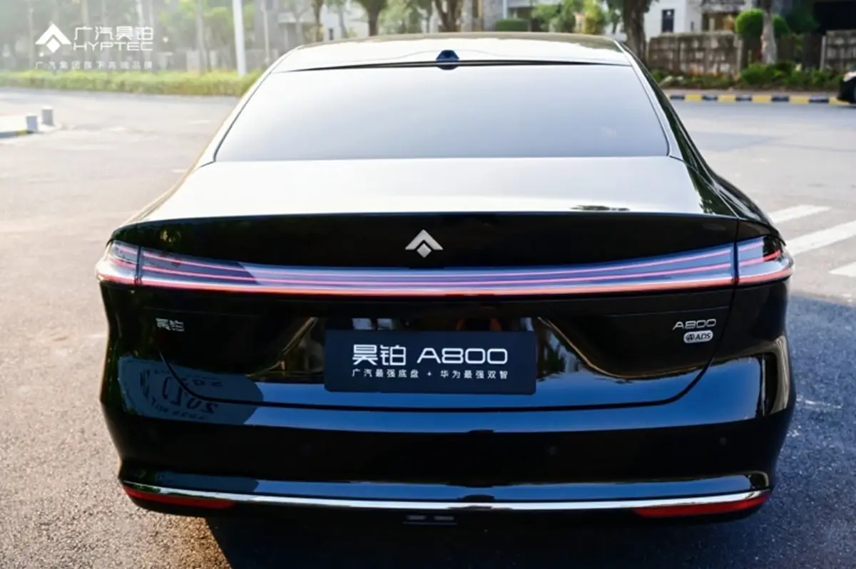 هایپتک ای800 رونمایی شد؛ خودرویی با طولانی‌ترین نورپردازی داخلی جهان و رانندگی خودران هواوی!