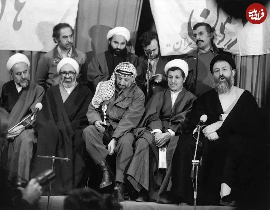 هاشمی رفسنجانی در کنار یاسر عرفات، بهشتی و منتظری؛ بهمن ۵۷