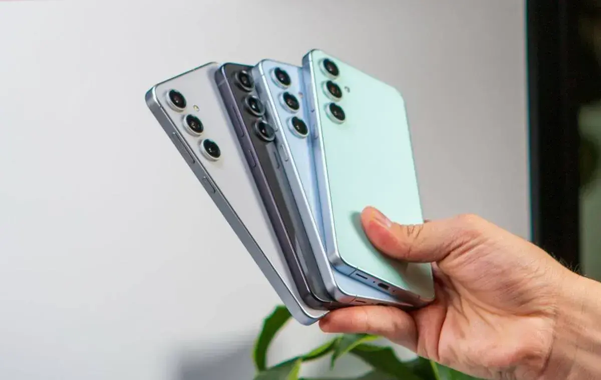 قیمت‌های جدید گوشی‌های سامسونگ، شیائومی و آیفون امروز ۳۰ آذر؛ پوکو C85 با ۱۷ میلیون تومان در بازار!