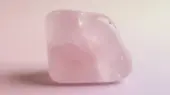 رازهای شگفت‌انگیز سنگ رز کوارتز؛ چگونه این کریستال صورتی عشق و سلامت را به زندگی‌تان می‌آورد؟