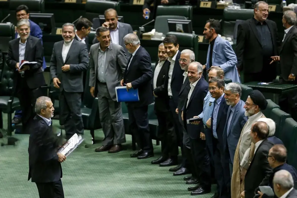 روزنامه اطلاعات هشدار داد: شکست دولت پرشکیان، تهدیدی جدی برای آینده کشور!